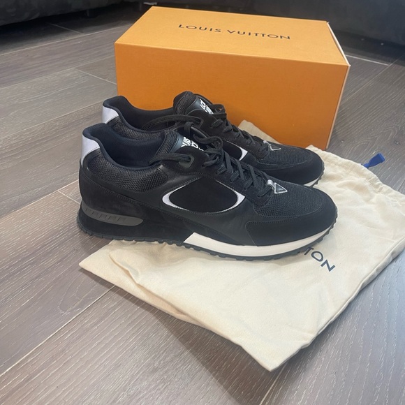 Men’s Louis Vuitton Run Away Damier sneaker. NWT 9.5(10.5) - Picture 2 of 9